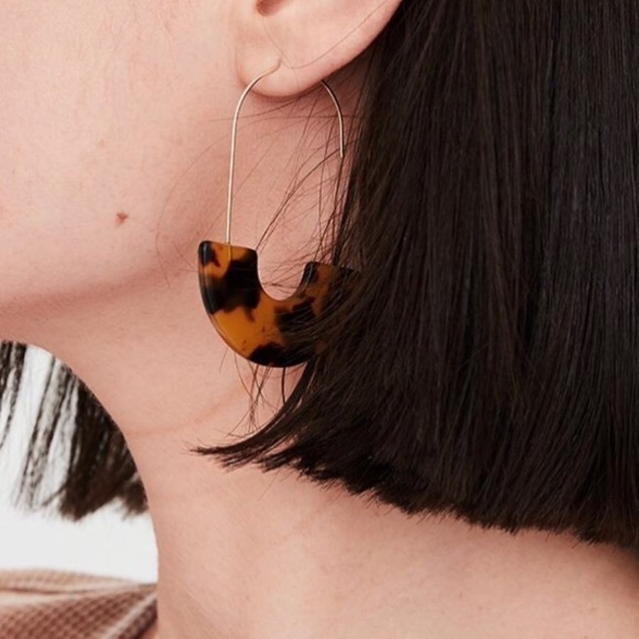 *Earrings - Picture 2 of 4